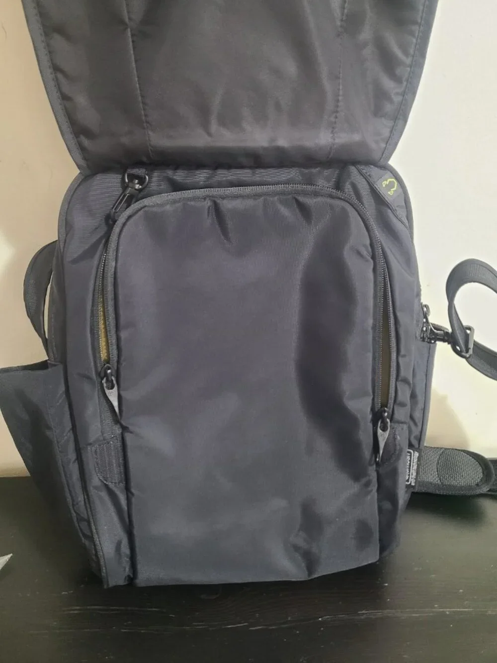 PacSafe Metro 300 GII Anti Theft RFID Shoulder Travel Bag Unisex Nylon